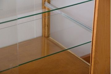 レトロ家具　昭和レトロ　古いナラ材の脚付き特大ガラスケース(ショーケース)(2)