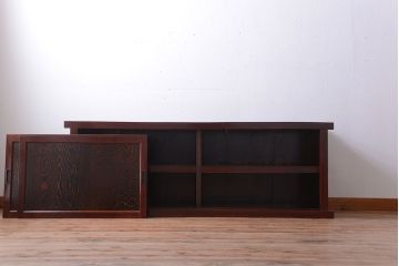 アンティーク家具　古民具・骨董　框が欅材!漆が綺麗な水屋箪笥ローボード(テレビ台、キャビネット、収納棚)