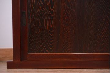 アンティーク家具　古民具・骨董　框が欅材!漆が綺麗な水屋箪笥ローボード(テレビ台、キャビネット、収納棚)