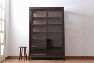 アンティーク家具　和製アンティーク　三面ガラスのシックな脚付き収納棚(ガラスケース・ショーケース)