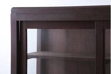 アンティーク家具　和製アンティーク　三面ガラスのシックな脚付き収納棚(ガラスケース・ショーケース)