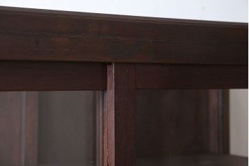 アンティーク家具　和製アンティーク　三面ガラスのシックな脚付き収納棚(ガラスケース・ショーケース)