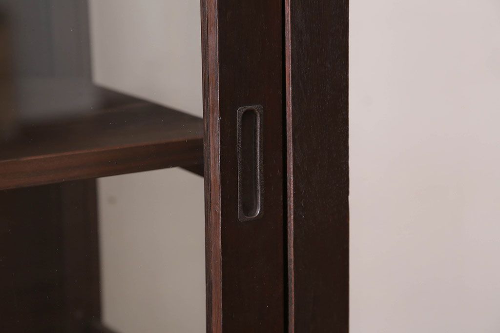 アンティーク家具　和製アンティーク　三面ガラスのシックな脚付き収納棚(ガラスケース・ショーケース)