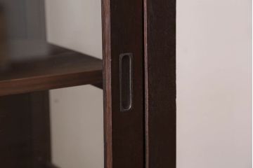 アンティーク家具　和製アンティーク　三面ガラスのシックな脚付き収納棚(ガラスケース・ショーケース)