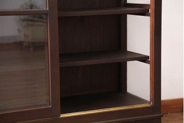 アンティーク家具　和製アンティーク　三面ガラスのシックな脚付き収納棚(ガラスケース・ショーケース)