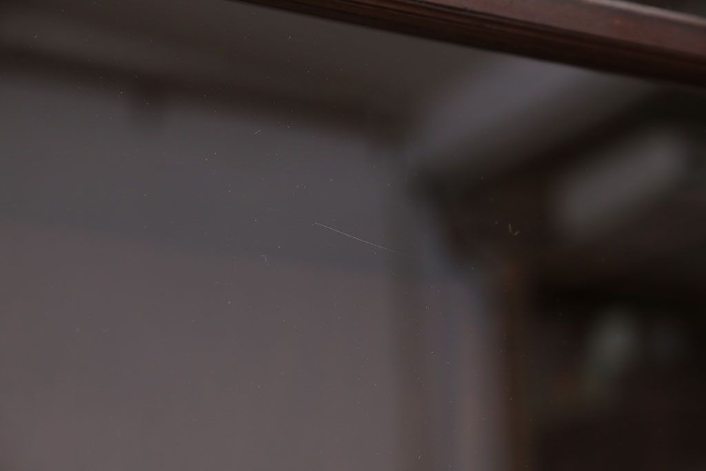 アンティーク家具　和製アンティーク　三面ガラスのシックな脚付き収納棚(ガラスケース・ショーケース)