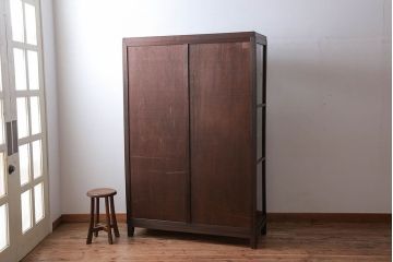 アンティーク家具　和製アンティーク　三面ガラスのシックな脚付き収納棚(ガラスケース・ショーケース)