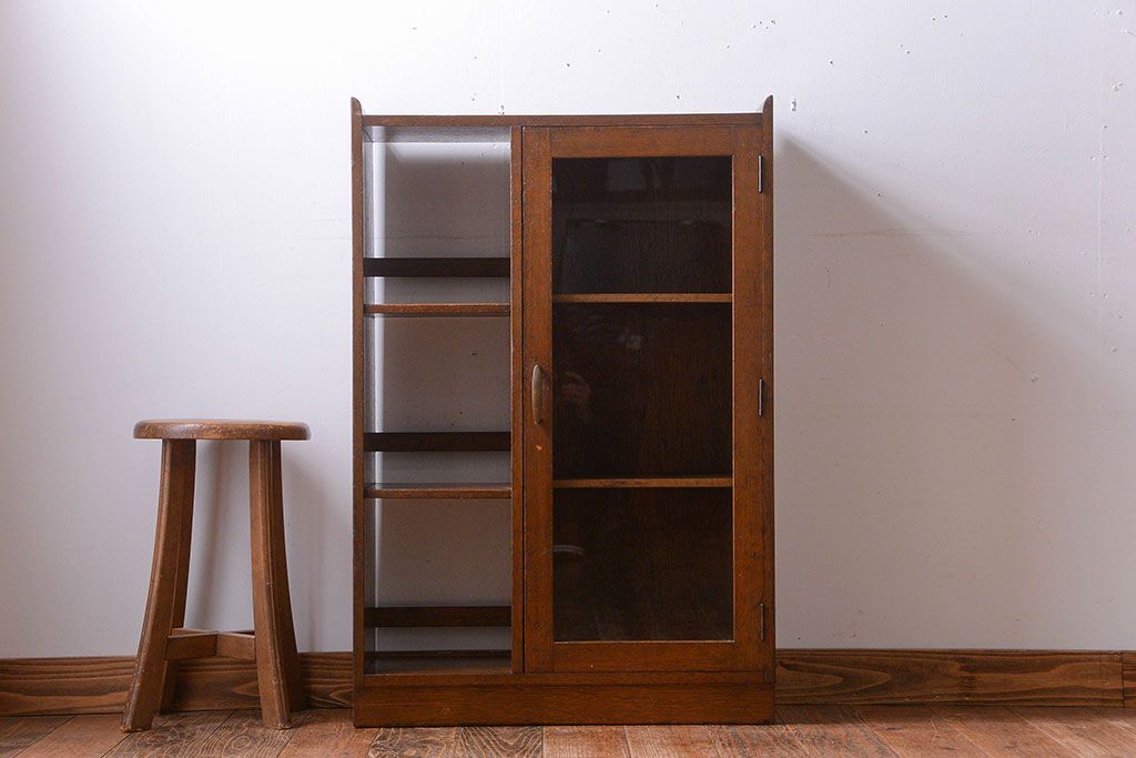 アンティーク家具　和製アンティーク　古い木の飾り棚付きブックケース(本箱)