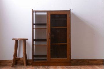 アンティーク家具　和製アンティーク　古い木の飾り棚付きブックケース(本箱)