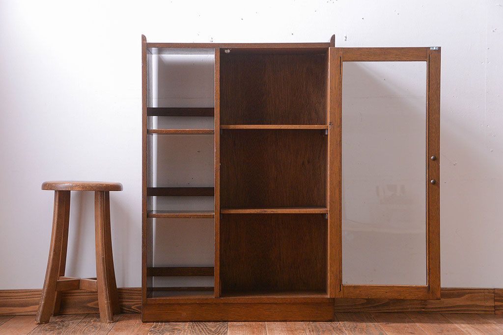 アンティーク家具　和製アンティーク　古い木の飾り棚付きブックケース(本箱)