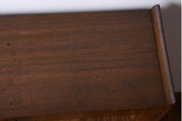 アンティーク家具　和製アンティーク　古い木の飾り棚付きブックケース(本箱)