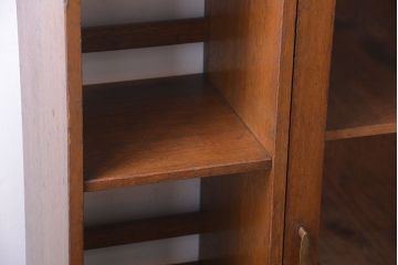 アンティーク家具　和製アンティーク　古い木の飾り棚付きブックケース(本箱)