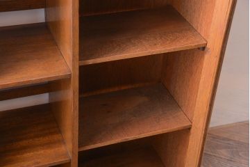 アンティーク家具　和製アンティーク　古い木の飾り棚付きブックケース(本箱)