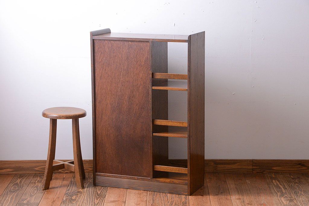 アンティーク家具　和製アンティーク　古い木の飾り棚付きブックケース(本箱)