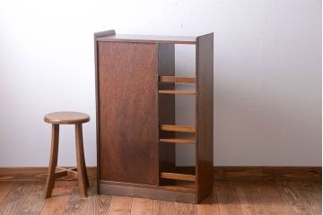 アンティーク家具　和製アンティーク　古い木の飾り棚付きブックケース(本箱)