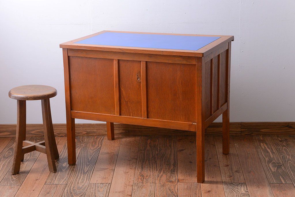 レトロ家具　昭和レトロ　古い木製のアンティーク平机