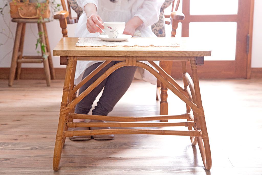 【N様ご成約済み】アンティーク　籐(ラタン)脚のカフェテーブル(サイドテーブル)