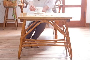 【N様ご成約済み】アンティーク　籐(ラタン)脚のカフェテーブル(サイドテーブル)