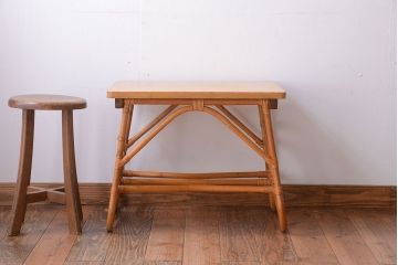 【N様ご成約済み】アンティーク　籐(ラタン)脚のカフェテーブル(サイドテーブル)