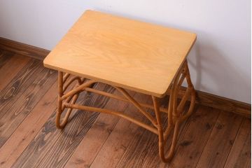 【N様ご成約済み】アンティーク　籐(ラタン)脚のカフェテーブル(サイドテーブル)