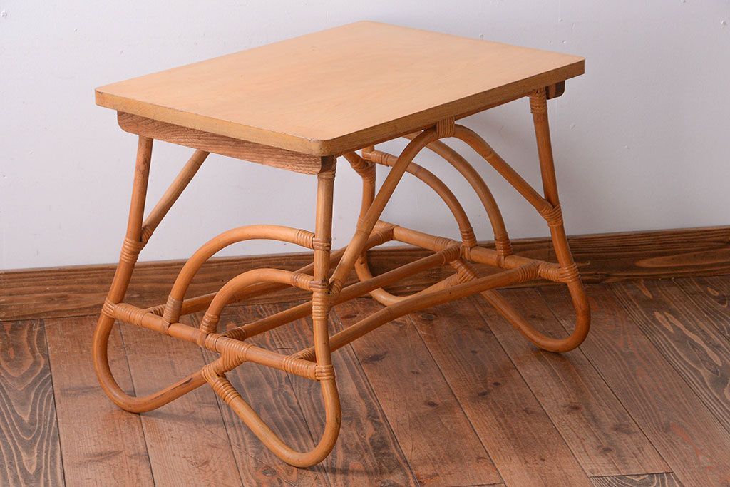 【N様ご成約済み】アンティーク　籐(ラタン)脚のカフェテーブル(サイドテーブル)