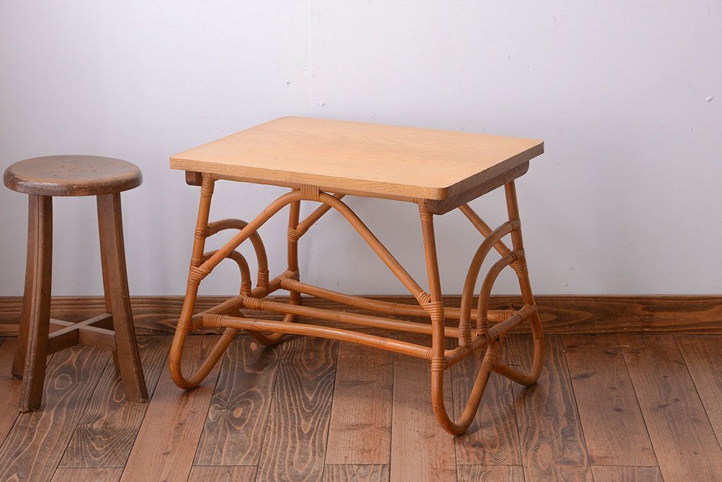 【N様ご成約済み】アンティーク　籐(ラタン)脚のカフェテーブル(サイドテーブル)