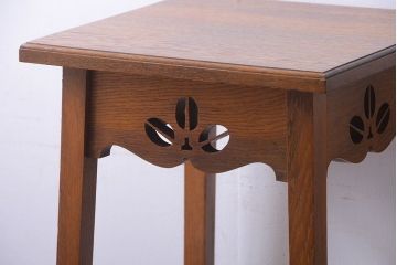 レトロ家具　昭和レトロ　古い木のかわいいアンティークサイドテーブル(ディスプレイ台)