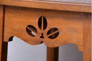 レトロ家具　昭和レトロ　古い木のかわいいアンティークサイドテーブル(ディスプレイ台)