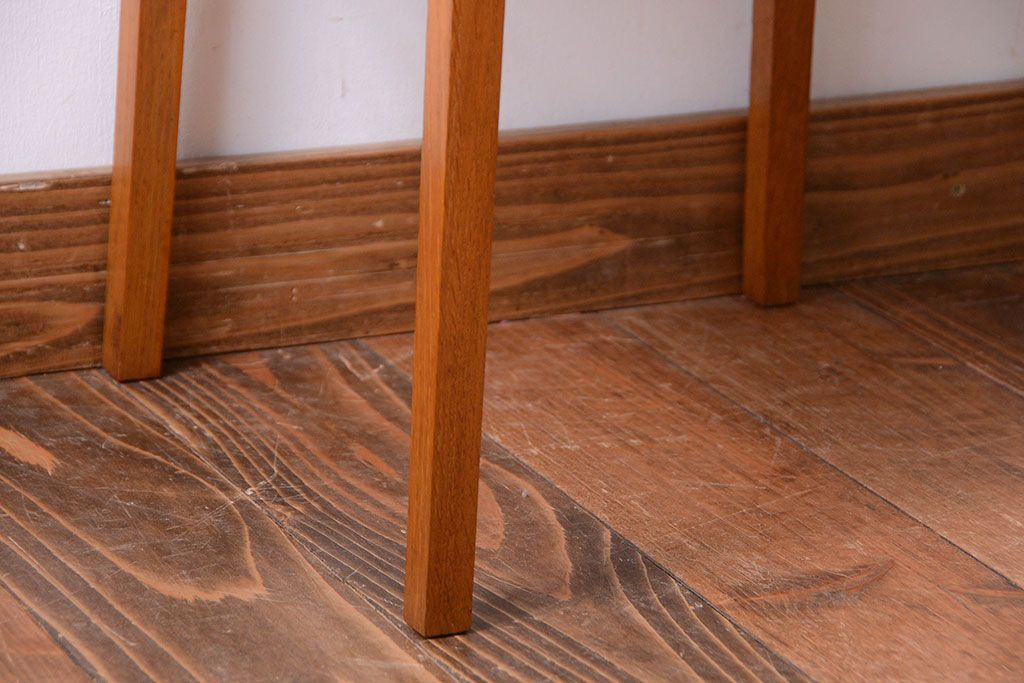 レトロ家具　昭和レトロ　古い木のかわいいアンティークサイドテーブル(ディスプレイ台)