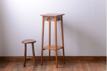 レトロ家具　昭和レトロ　古い木のかわいいアンティークサイドテーブル(ディスプレイ台)