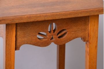 レトロ家具　昭和レトロ　古い木のかわいいアンティークサイドテーブル(ディスプレイ台)