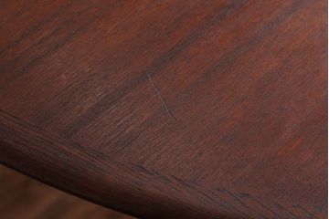 ヴィンテージ家具　北欧ビンテージ　チーク材のラウンドダイニングテーブル