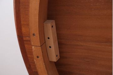 ヴィンテージ家具　北欧ビンテージ　チーク材のラウンドダイニングテーブル