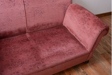 アンティーク家具　イギリスアンティーク 高級品!かわいい色のデザインが魅力的な2人掛けソファ