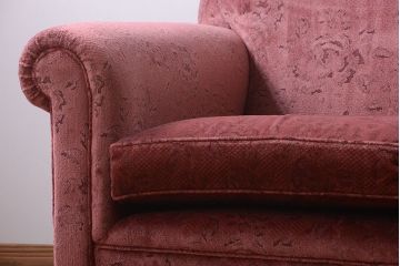 アンティーク家具　イギリスアンティーク 高級品!かわいい色のデザインが魅力的な2人掛けソファ