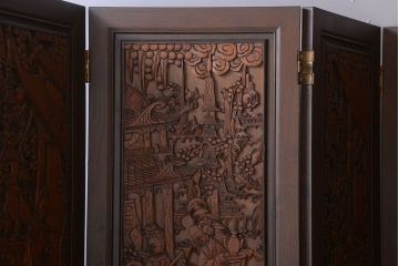 中古　民芸家具　彫刻が魅力的な上質の衝立て(パーテーション)