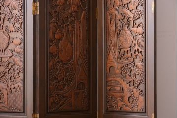 中古　民芸家具　彫刻が魅力的な上質の衝立て(パーテーション)