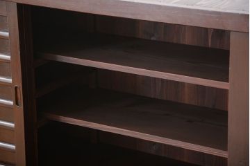 アンティーク家具　古民具・骨董　六尺　横桟戸の古い高級水屋箪笥ローボード(リビングボード、テレビボード、テレビ台、キャビネット、収納棚)