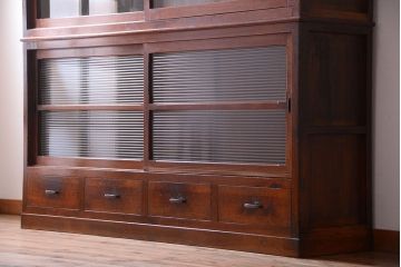 アンティーク家具　和製アンティーク　引き出し4杯付き!下段モールガラス戸の重ね収納戸棚