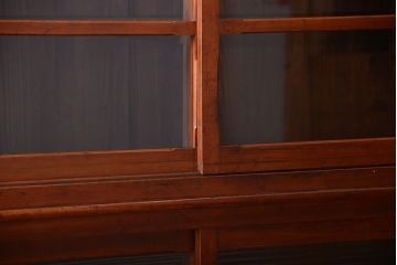 アンティーク家具　和製アンティーク　引き出し4杯付き!下段モールガラス戸の重ね収納戸棚