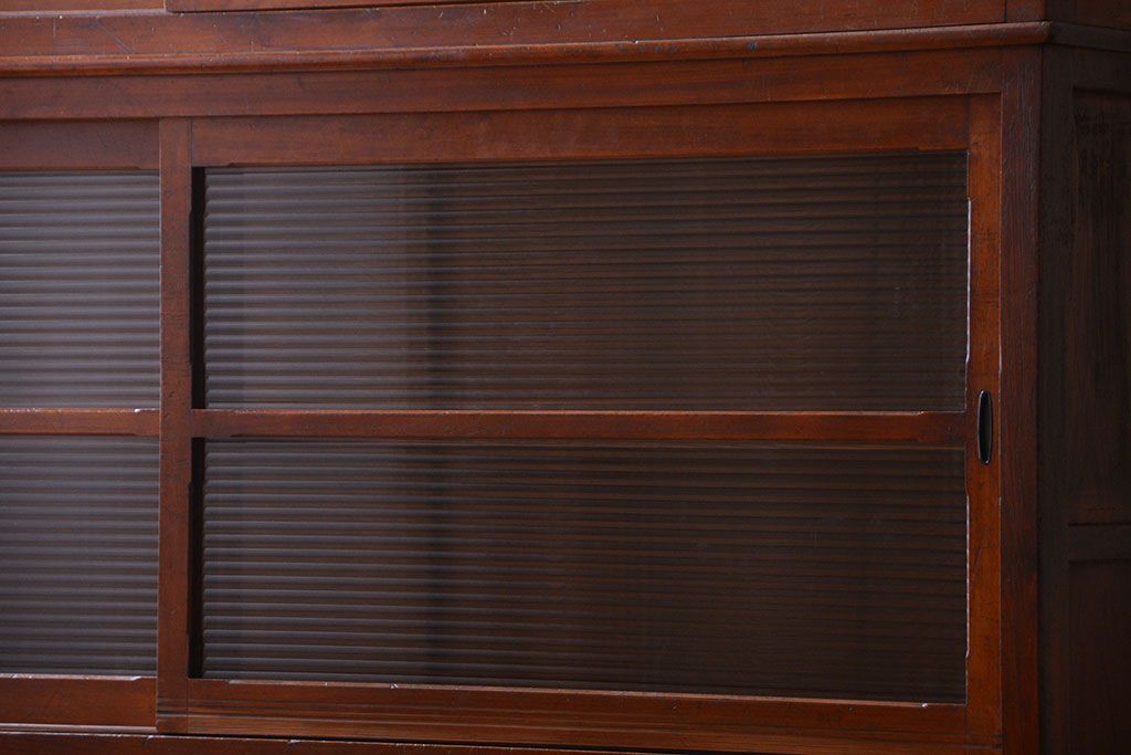 アンティーク家具　和製アンティーク　引き出し4杯付き!下段モールガラス戸の重ね収納戸棚