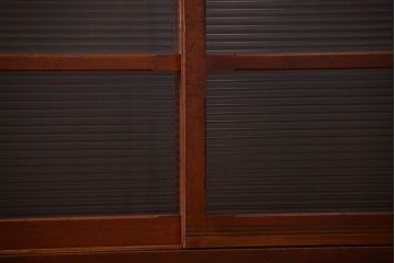 アンティーク家具　和製アンティーク　引き出し4杯付き!下段モールガラス戸の重ね収納戸棚