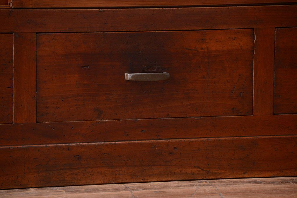 アンティーク家具　和製アンティーク　引き出し4杯付き!下段モールガラス戸の重ね収納戸棚