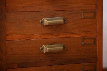 アンティーク家具　和製アンティーク　ネームプレート付き!古い栗材の高級小引き出し