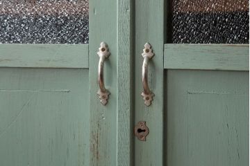 アンティーク家具　アンティークペイント　ダイヤガラス入りブックケース(本箱)