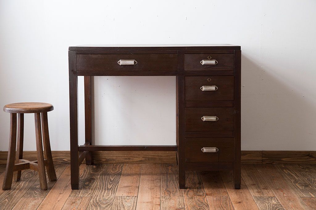 アンティーク家具　和製アンティーク　古い木製の小さな片袖机(デスク)