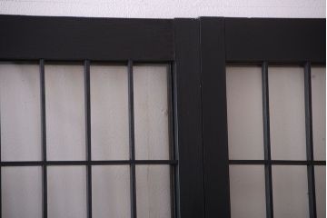 和モダンスタイル　色ガラス入り!艶消しブラックペイントのガラス格子戸4枚セット