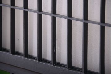 和モダンスタイル　色ガラス入り!艶消しブラックペイントのガラス格子戸4枚セット