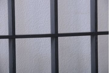 和モダンスタイル　色ガラス入り!艶消しブラックペイントのガラス格子戸4枚セット