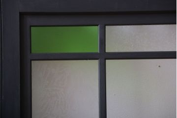 和モダンスタイル　色ガラス入り!艶消しブラックペイントのガラス格子戸4枚セット